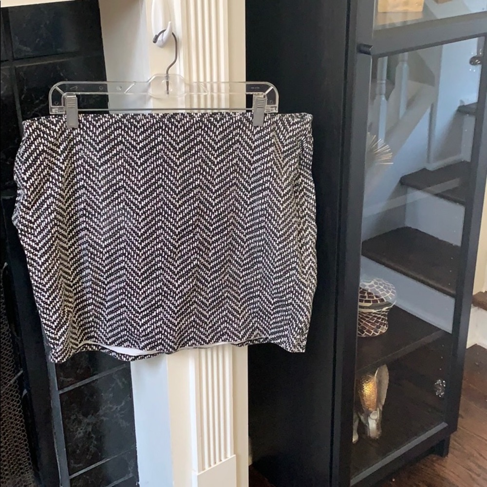 Black and white stretch mini skirt
